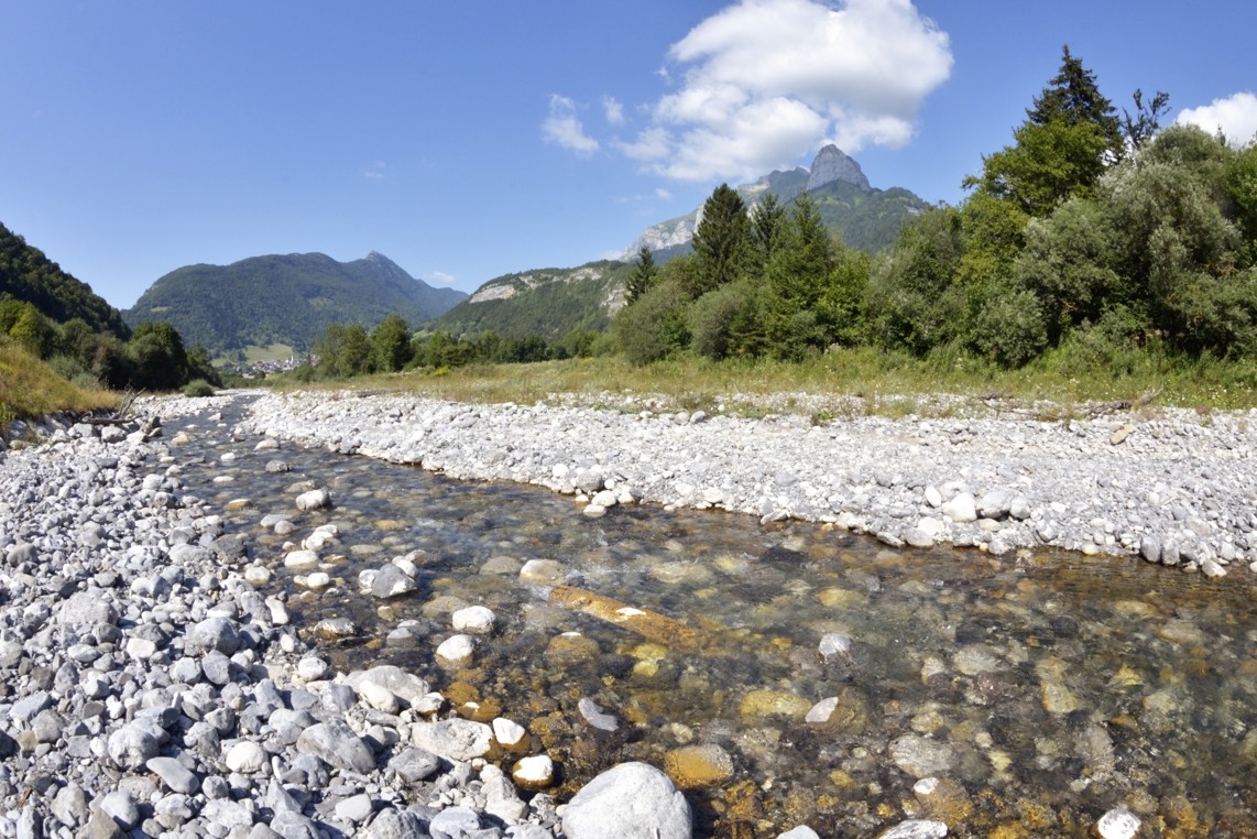 Rivière le Chéran, partie renaturée au Chatelard  – Massif de